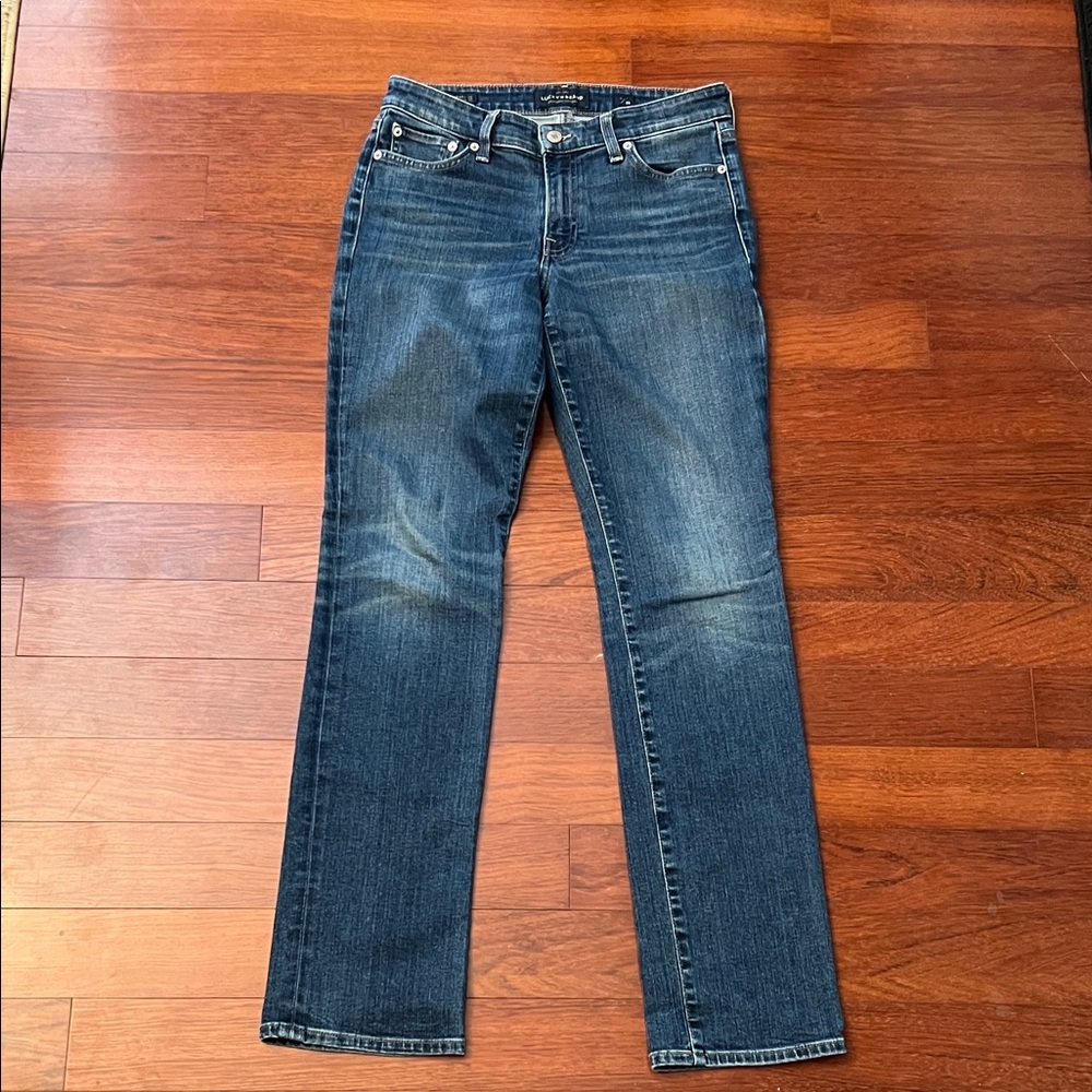 ⭐️ Lucky Brand Straight Leg Jeans